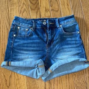 Indigo Rein Jean Shorts with Cuff Size: 3/25